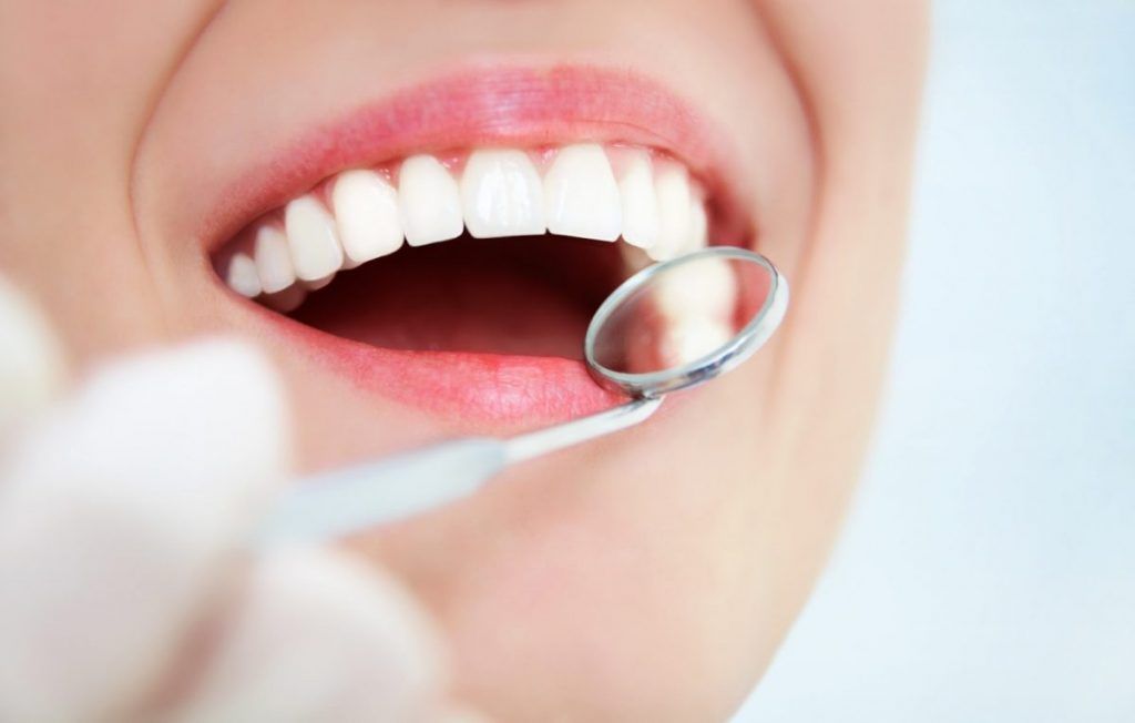 Coronas de zirconio y emax de disilicato de litio: un 10 en estética dental