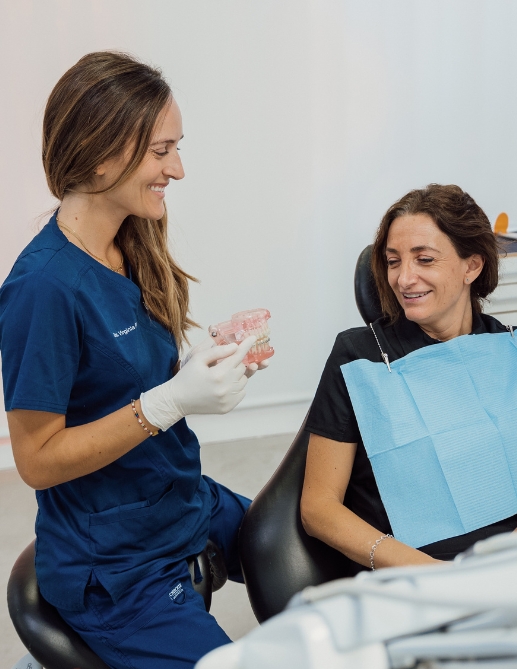 dentista virginia pereya con paciente nuestra prioridad es el paciente
